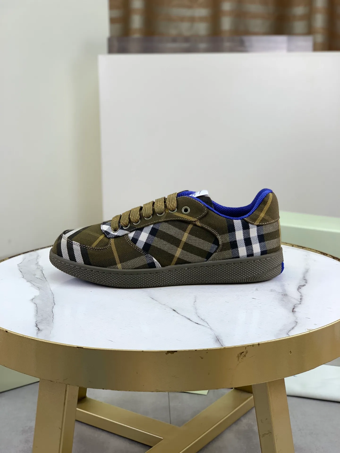 Factory price P580 [BURBERRY] Burberry - High-end quality original order - Upper: imported 🔝 original material - Inner: cowhide lining, feet; water-dyed cowhide - Outsole: ultra-light TPR rubber; two-color molded outsole - Super high quality control · Fine workmanship: highlighted (high-end, extravagance, grade) -Size: 38-46 (Male 38 46 can be customized) · Color: 5️⃣ colors available